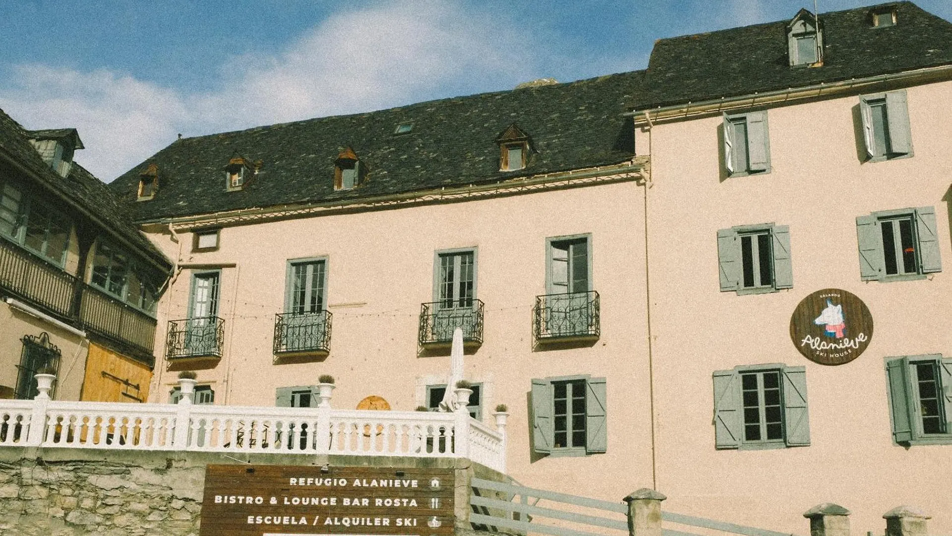 Hostel Baqueira - Refugi Rosta - Pyrenmuseu Salardú
