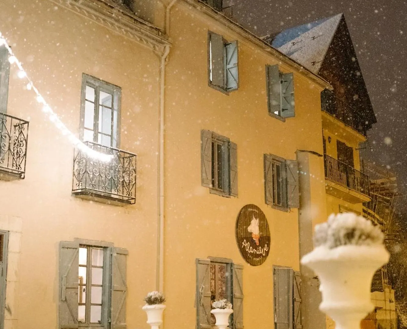 Hostel Baqueira - Refugi Rosta - Pyrenmuseu Salardú 0*,